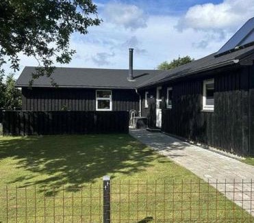 Trend House | Lovely Spacious Holiday Home In Scenic Area