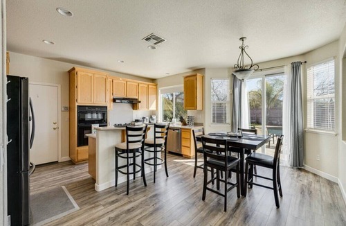 Rancho Cordova House | Lovely Spacious Home with Pool, Great Location, King Suite