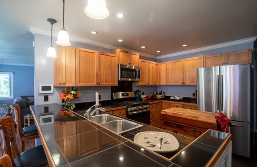 Volcano House | Lovely, Spacious Villa with HotTub, Outdoor Dining, Fire Pit