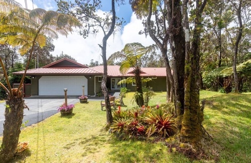 Volcano House | Lovely, Spacious Villa with HotTub, Outdoor Dining, Fire Pit