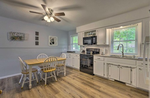 Springfield House | Lovely Springfield Home - 2 Mi to Downtown!