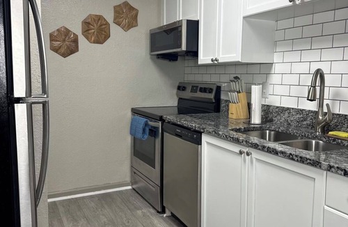 Smyrna Apartment | Lovely stay by the Braves/2bd 2bth with private access gate to Braves Stadium