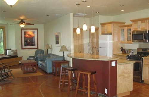 Midpines House | Lovely Straw Bale Home with Views of the Yosemite High Sierra!