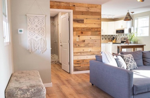 Strip District House | Lovely Strip District loft with free parking