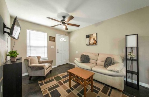 Russellville House | Lovely Studio 1BD Condo | Arkansas Tech