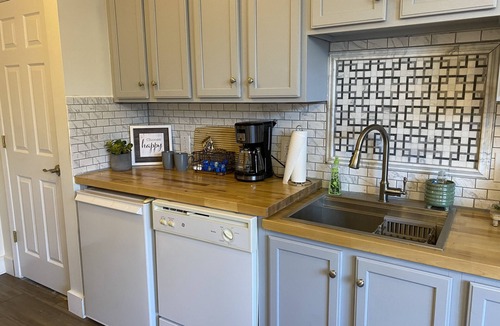 Huddleston Condo | Lovely studio at Mariners Landing!