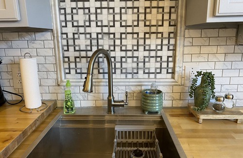 Huddleston Condo | Lovely studio at Mariners Landing!