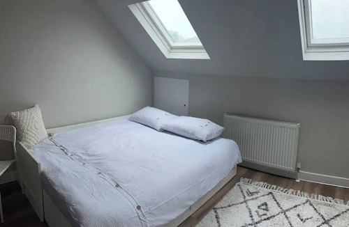 London Borough of Hounslow Apartment | Lovely Studio Brentford