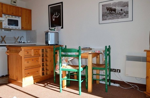 Pyrenees 2000 Apartment | Lovely studio cabin for 4, balcony, parking, Bolquère-Pyrénées 2000