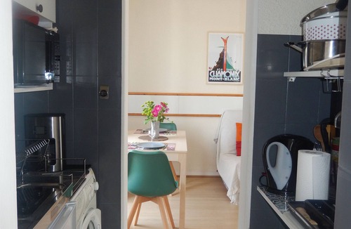 Aix-les-Bains City Center Apartment | Lovely studio in the center of town 2 balconies