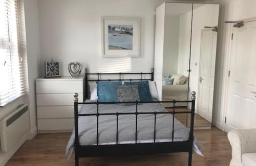 Heston Central Apartment | Lovely Studio near Heathrow - 77VFR4