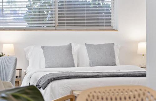 Lake Ridge Apartment | Lovely Studio with Great Location + Free Parking