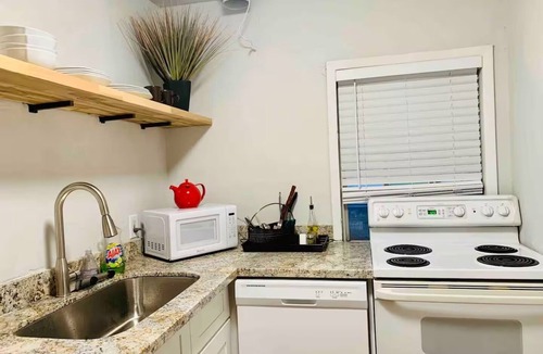 Sharpstown Apartment | Lovely studio with AC in vibrant Houston neighborhood