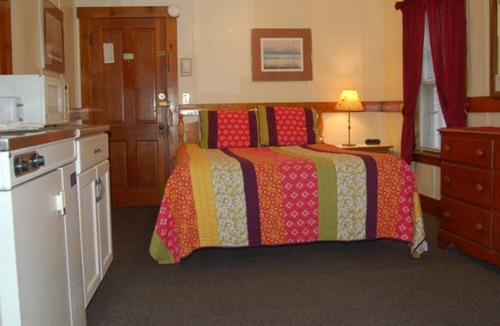 Windham Apartment | Lovely studio within lakefront lodge w/ fast WiFi, & kitchenette