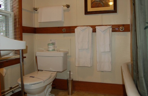 Windham Apartment | Lovely studio within lakefront lodge w/ fast WiFi, & kitchenette