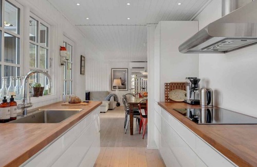 Hillerod House | Lovely summer house by Arresø