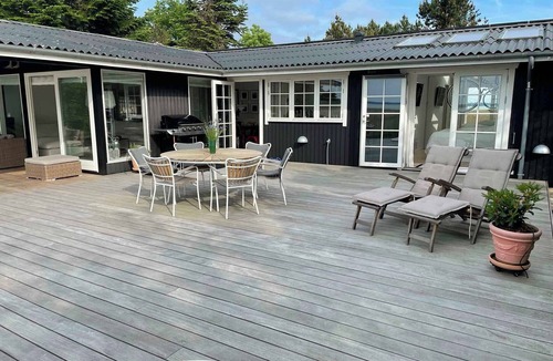 Hillerod House | Lovely summer house by Arresø