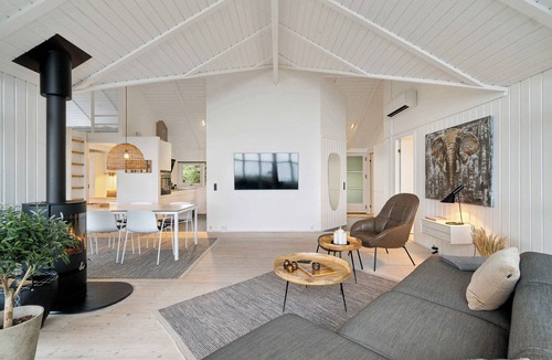 Egsmark Strand House | Lovely summer house with a view and outdoor spa