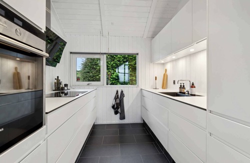 Egsmark Strand House | Lovely summer house with a view and outdoor spa