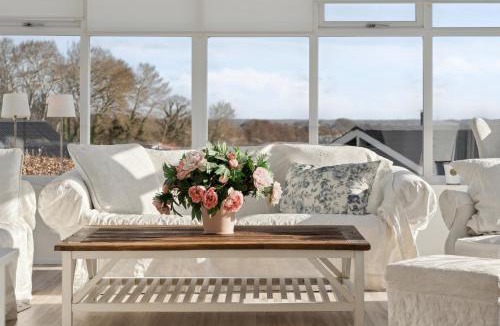 Grønninghoved Strand House | Lovely Summer House With Sea View