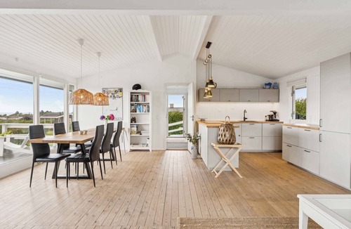 Skastrup Strand House | Lovely summerhouse by Skaastrup Strand w sea view