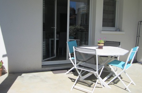Cambo-les-Bains Apartment | Lovely T2 ground-floor apartment with all comforts. Design, secure-pool- private parking.