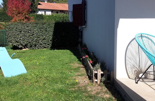 Cambo-les-Bains Apartment | Lovely T2 ground-floor apartment with all comforts. Design, secure-pool- private parking.