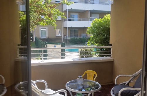 Carcassonne Apartment | Lovely T2 with pool-near city and transport