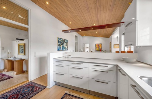 Øhuse House | Lovely thatched holiday home with spa and sauna.