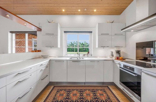 Øhuse House | Lovely thatched holiday home with spa and sauna.