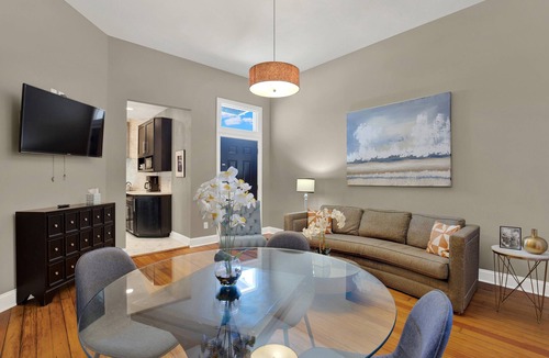 Thomas Square Apartment | Lovely Thomas Square Condo with Shared Porch