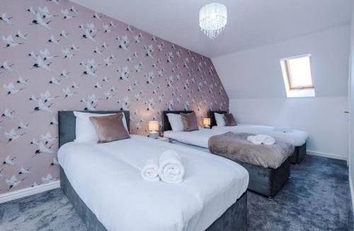 Bury House | Lovely three bed home Manchester