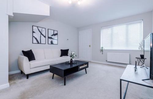 Bury House | Lovely three bed home Manchester