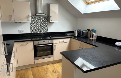 Hillingdon Apartment | Lovely three bedroom apartment located in a private development.