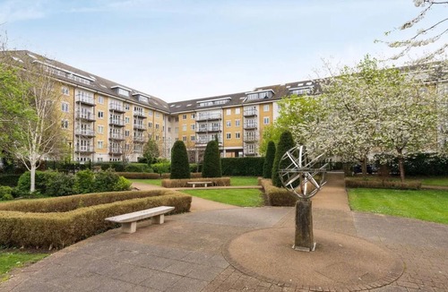 Hillingdon Apartment | Lovely three bedroom apartment located in a private development.
