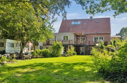 Gram Apartment | Lovely Town Apartment - Sleeps 5 Parking & Garden