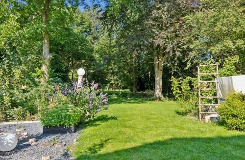 Gram Apartment | Lovely Town Apartment - Sleeps 5 Parking & Garden