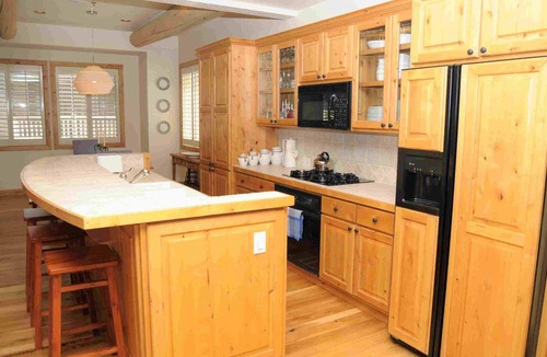 Ketchum House | Lovely townhome: Ski to Lift, Walk to Town, Private Hot tub, Sleeps 8!