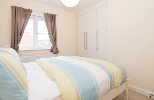 Bilston House | Lovely two bed house with parking