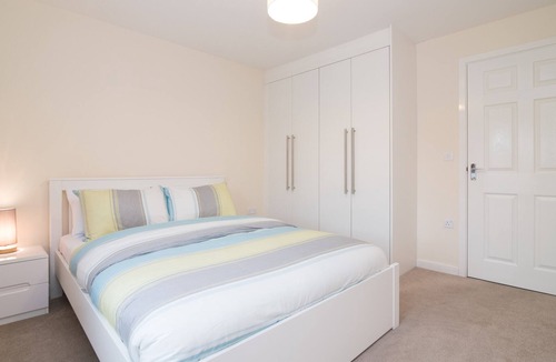 Bilston House | Lovely two bed house with parking