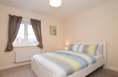 Bilston House | Lovely two bed house with parking