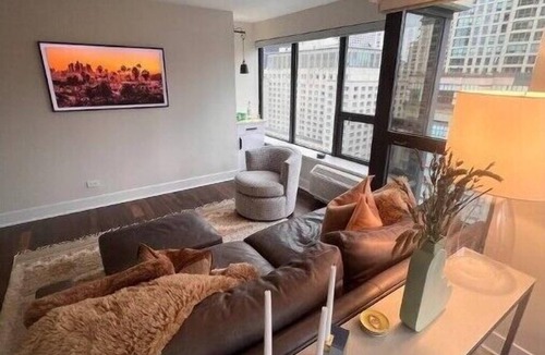 Near North Side Cabin | Lovely Two Bedroom Condo w/Pooln
