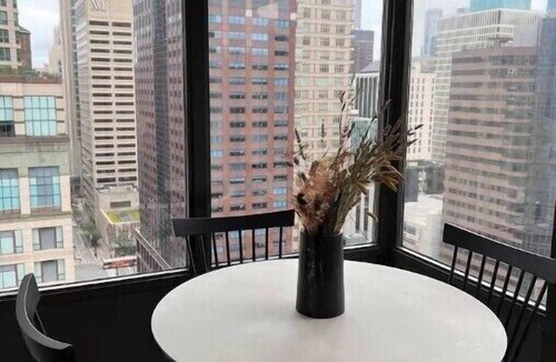 Near North Side Cabin | Lovely Two Bedroom Condo w/Pooln