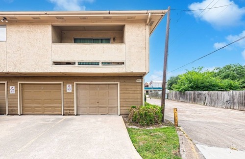 Sharpstown Condo | Lovely two Bedroom Condo one car Garage