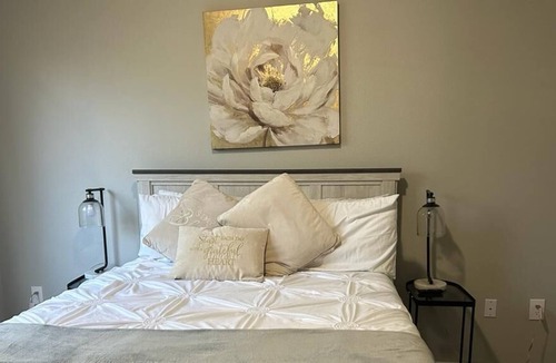 Energy Corridor Apartment | Lovely Two Bedroom Loft in Houston
