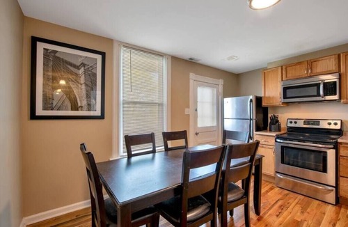Southwest Garden Hotel | Lovely Unit in Historic SW Garden - 3 Queen beds