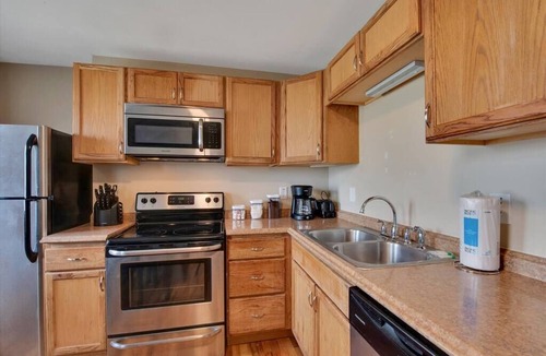 Southwest Garden Hotel | Lovely Unit in Historic SW Garden - 3 Queen beds