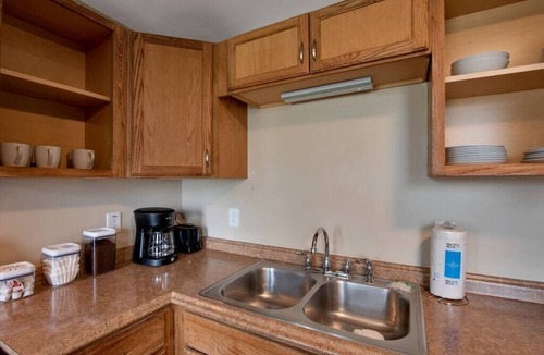 Southwest Garden Hotel | Lovely Unit in Historic SW Garden - 3 Queen beds