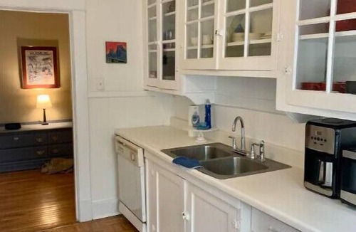 Vicksburg Apartment | Lovely Upstairs 3 Bedroom Apartment