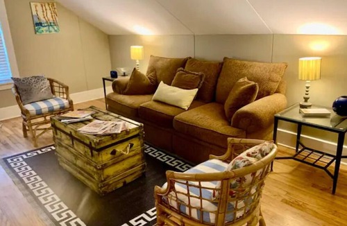 Vicksburg Apartment | Lovely Upstairs 3 Bedroom Apartment